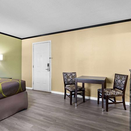 Super 8 By Wyndham Crescent City Exterior photo