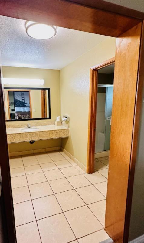 Super 8 By Wyndham Crescent City Exterior photo